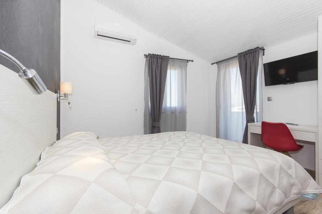 Alison Apartments Premantura Luaran gambar